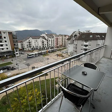 Le Golden Acces Direct Tramway Geneve Avec Parking アパート アンビイ